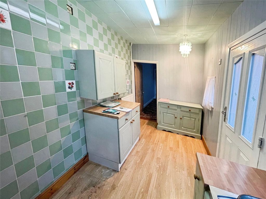 Property photo 2 of 18 Kitchen