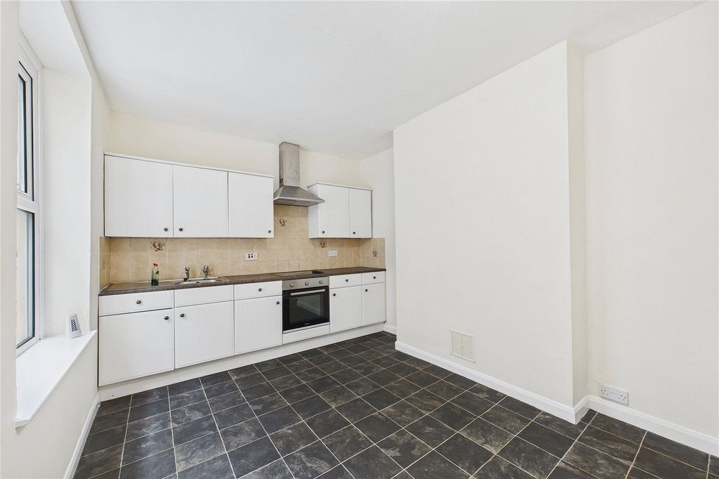 Property photo 2 of 11 Picture No. 02