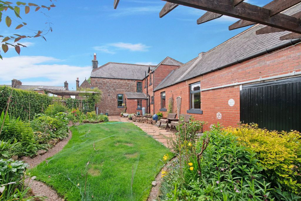 Property photo 2 of 27