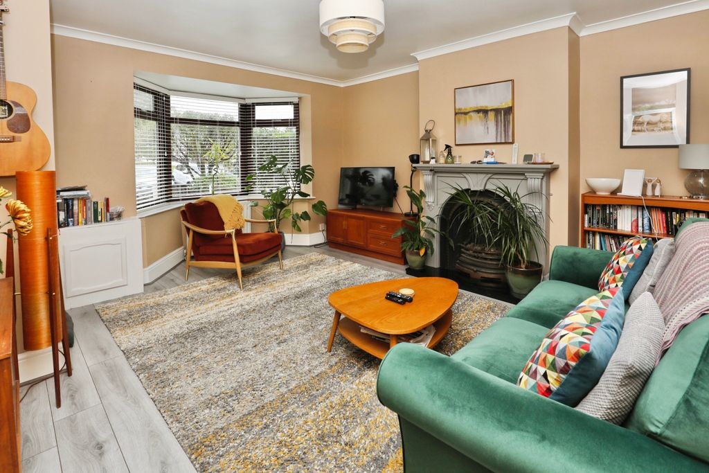 Property photo 2 of 15 Lounge