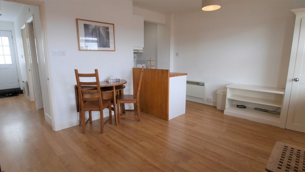 Property photo 3 of 6 Lounge