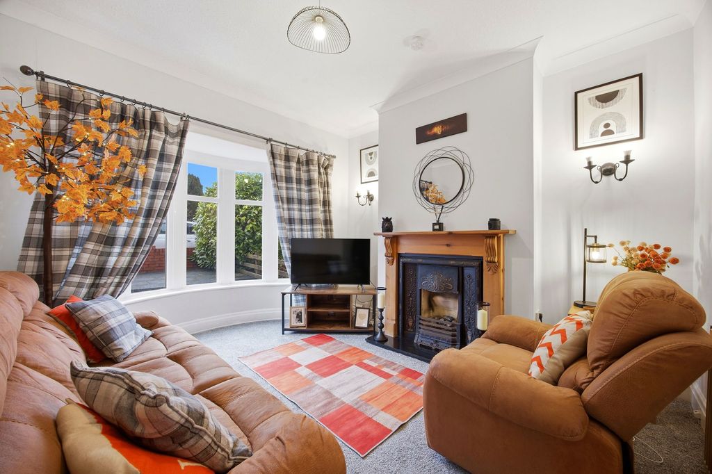 Property photo 2 of 20