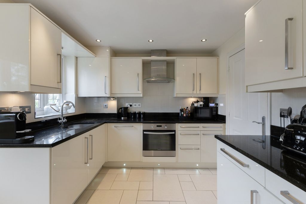 Property photo 2 of 29 Kitchen