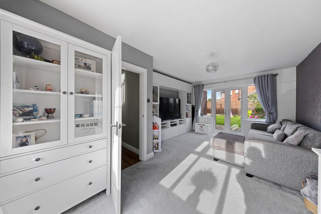 Property photo 2 of 19