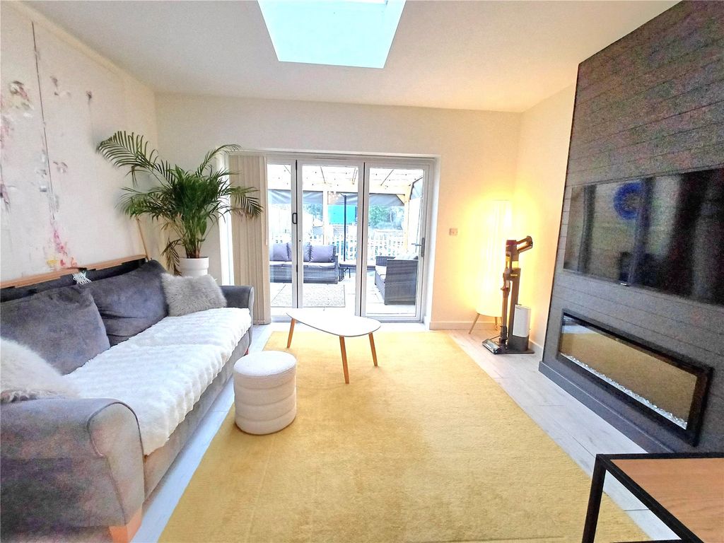 Property photo 2 of 20 Picture No. 27