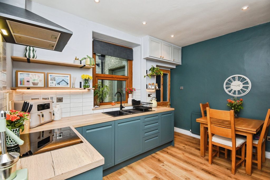 Property photo 2 of 17 Kitchen Diner