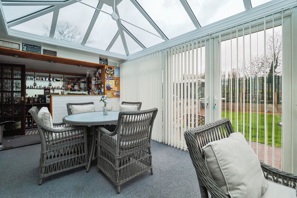 Property photo 3 of 17 Conservatory