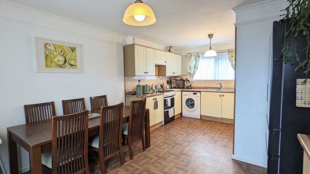 Property photo 3 of 28