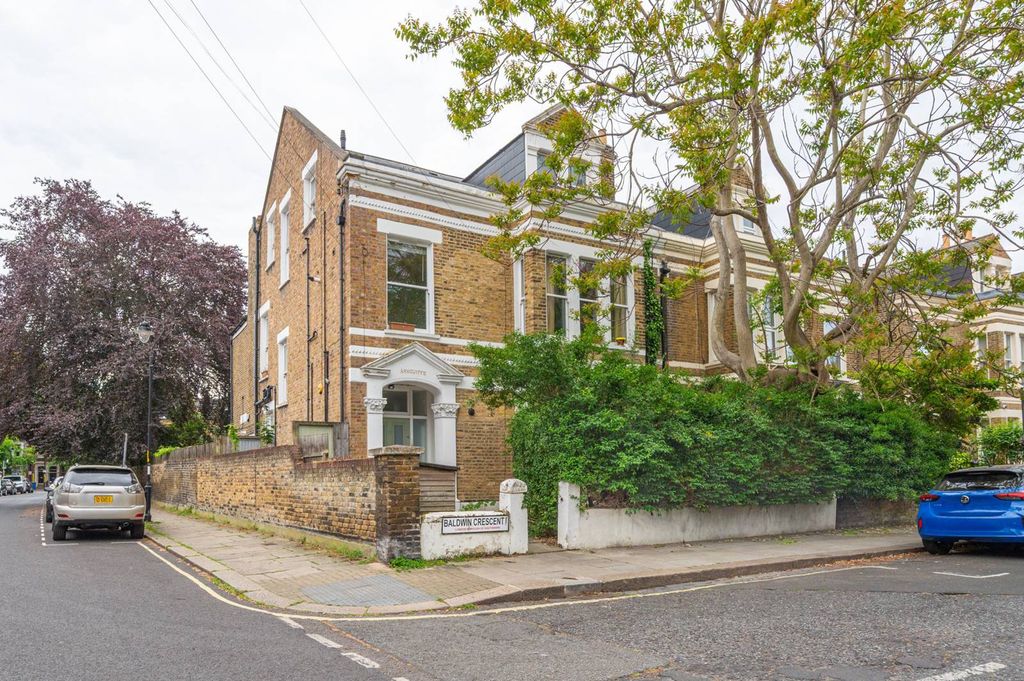Property photo 2 of 18