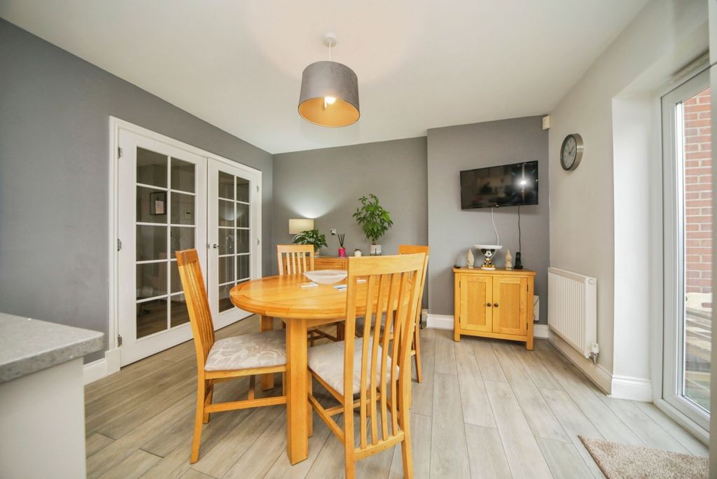 Property photo 3 of 17 Photo