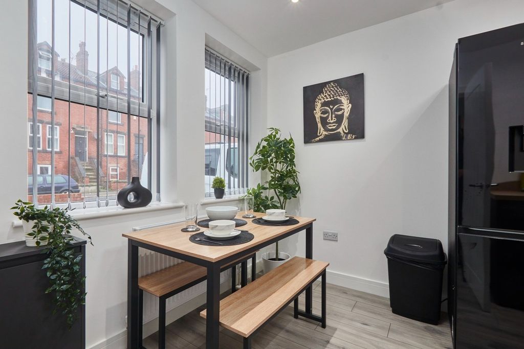 Property photo 2 of 5 Gallery