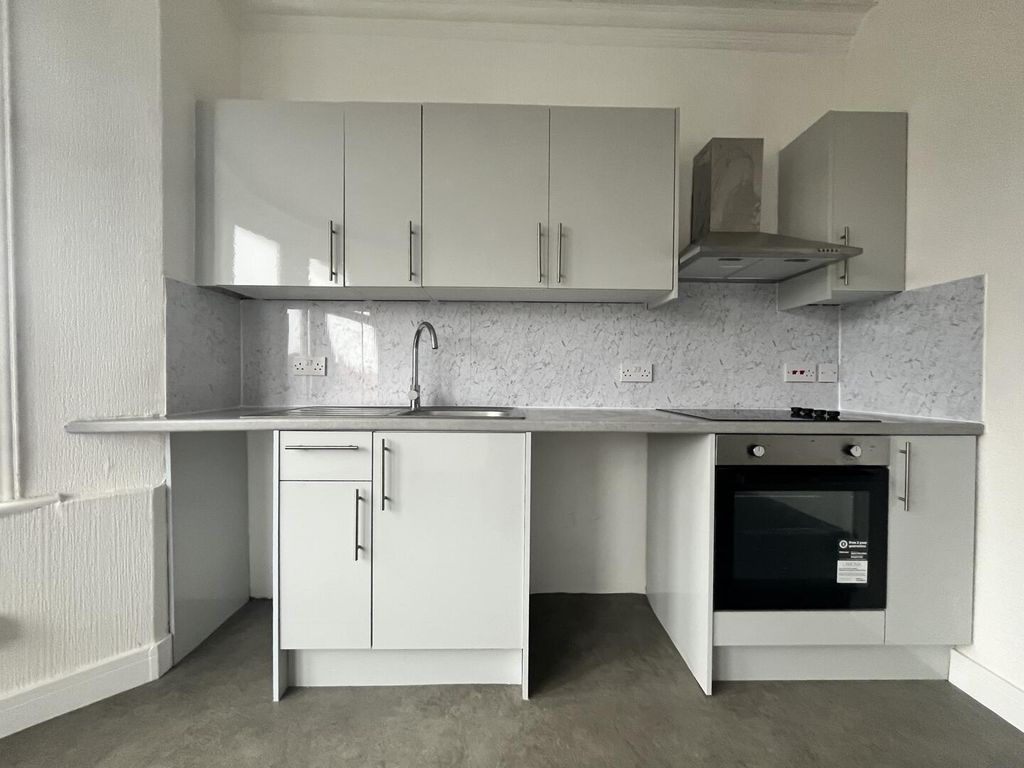 Property photo 2 of 10 Kitchen