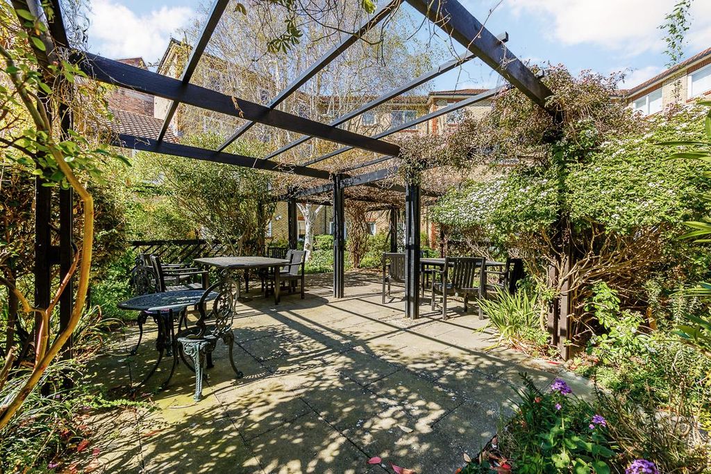 Property photo 3 of 10 Flat 92, Homecross House-9.Jpg