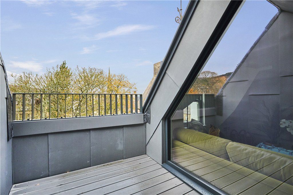 Property photo 3 of 19 Unique Balcony