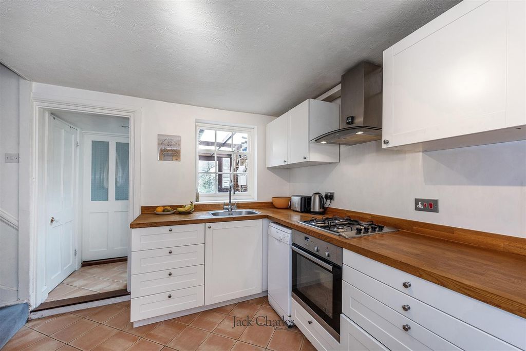 Property photo 3 of 18 10 Rose St, Tn9 2Bn 006.Jpg