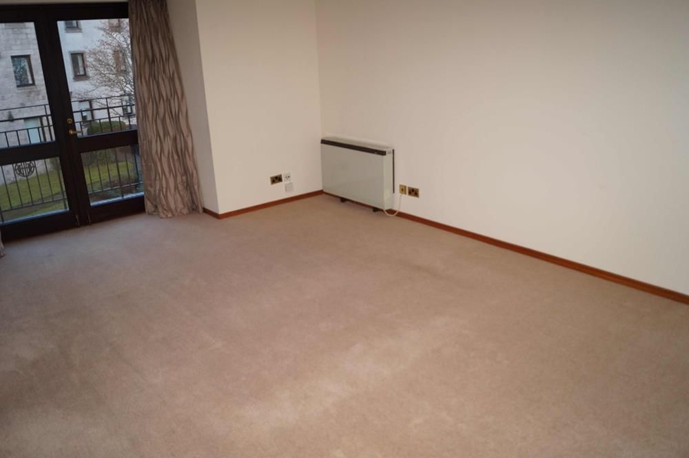 Property photo 2 of 7 Lounge