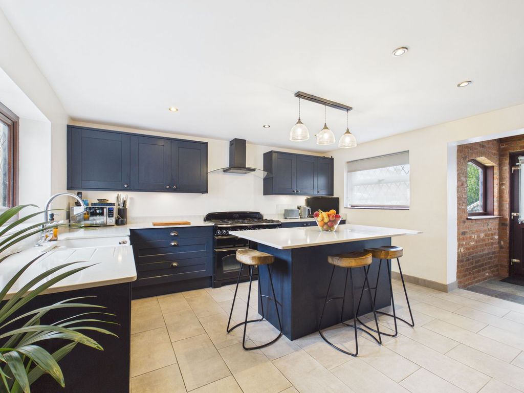 Property photo 2 of 30 Breakfast Kitchen