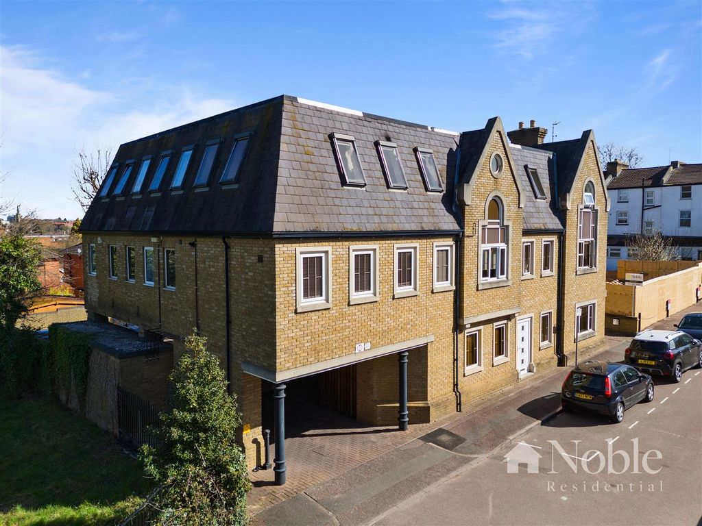 Property photo 1 of 18 External