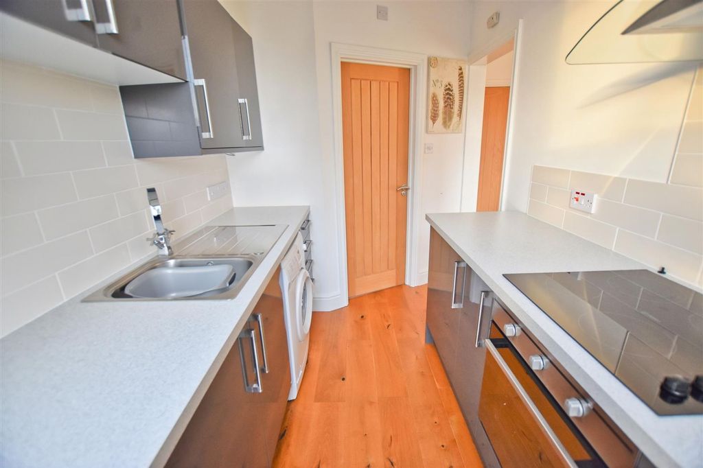 Property photo 3 of 8 Kitchen