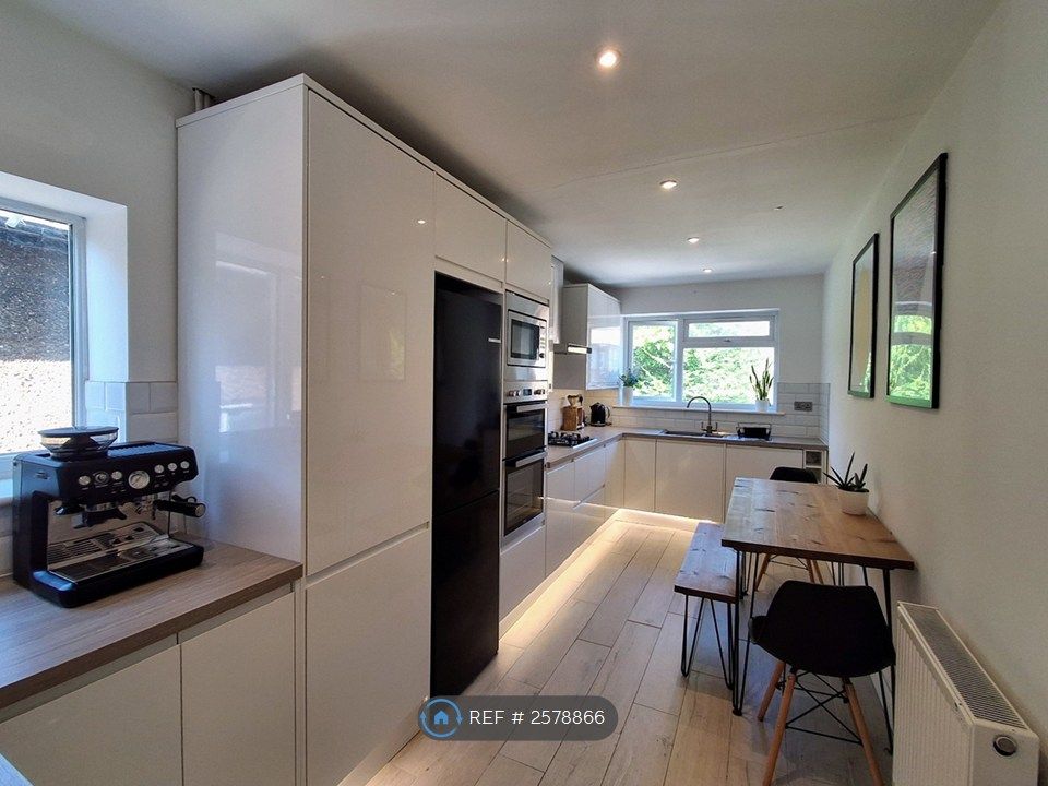 Property photo 2 of 22 Kitchen 1