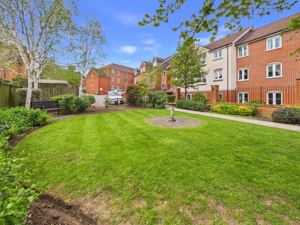 Property photo 1 of 11 Garden And Front