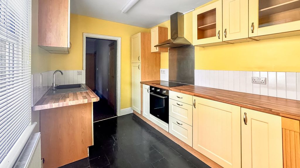 Property photo 2 of 25