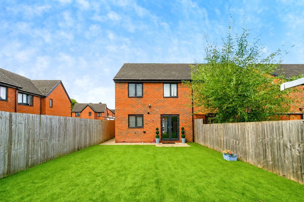 Property photo 1 of 16 External