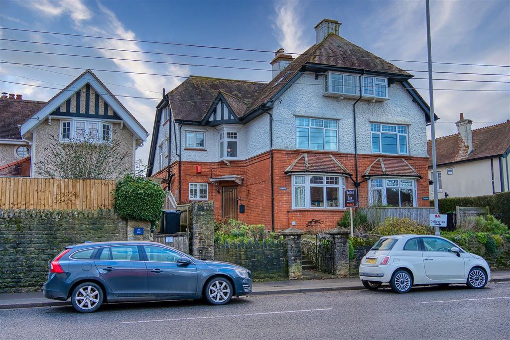 Property photo 1 of 10 Front