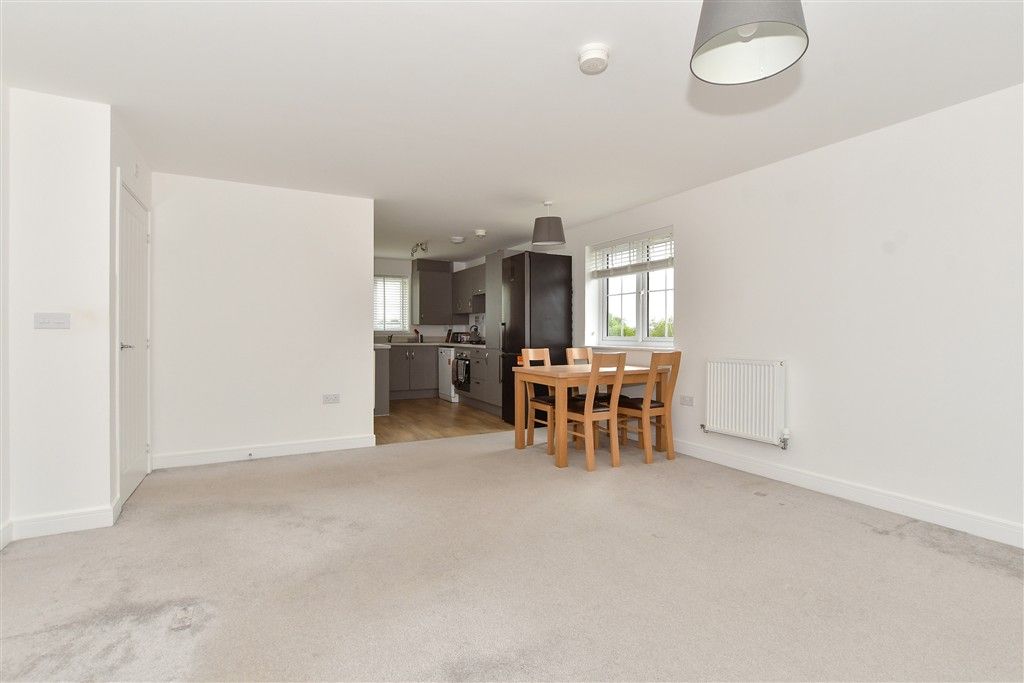 Property photo 3 of 11 Lounge/Dining Area