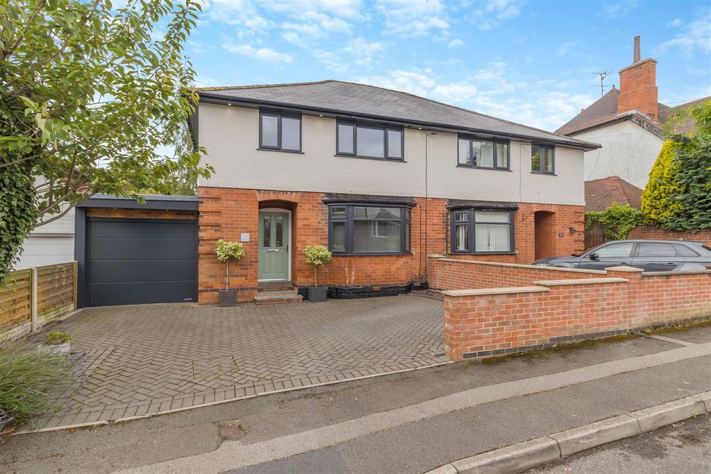 Property photo 1 of 34 8609890-Exterior08.Jpg