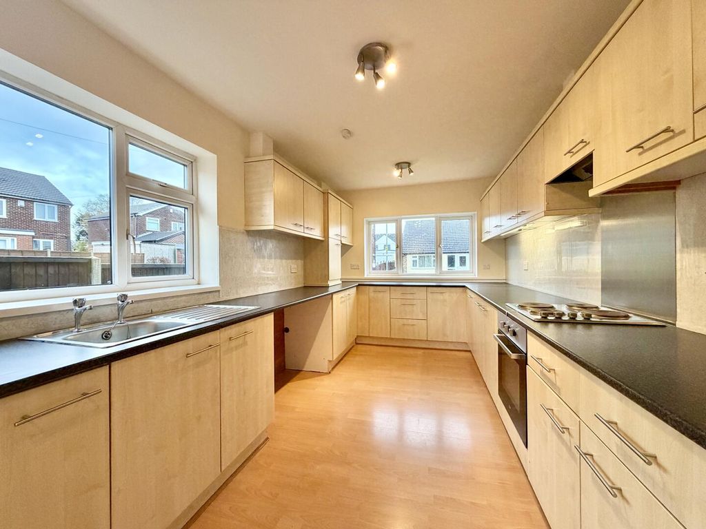 Property photo 3 of 20 Kitchen