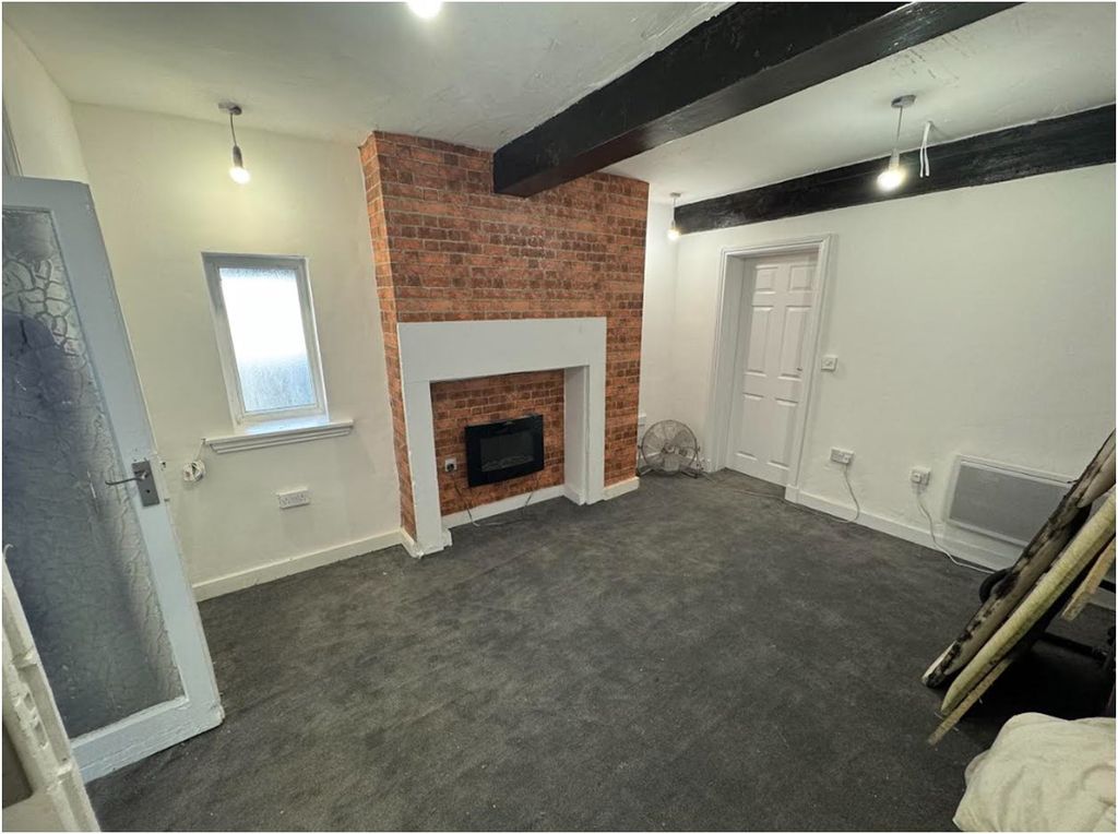 Property photo 1 of 5 Living Room