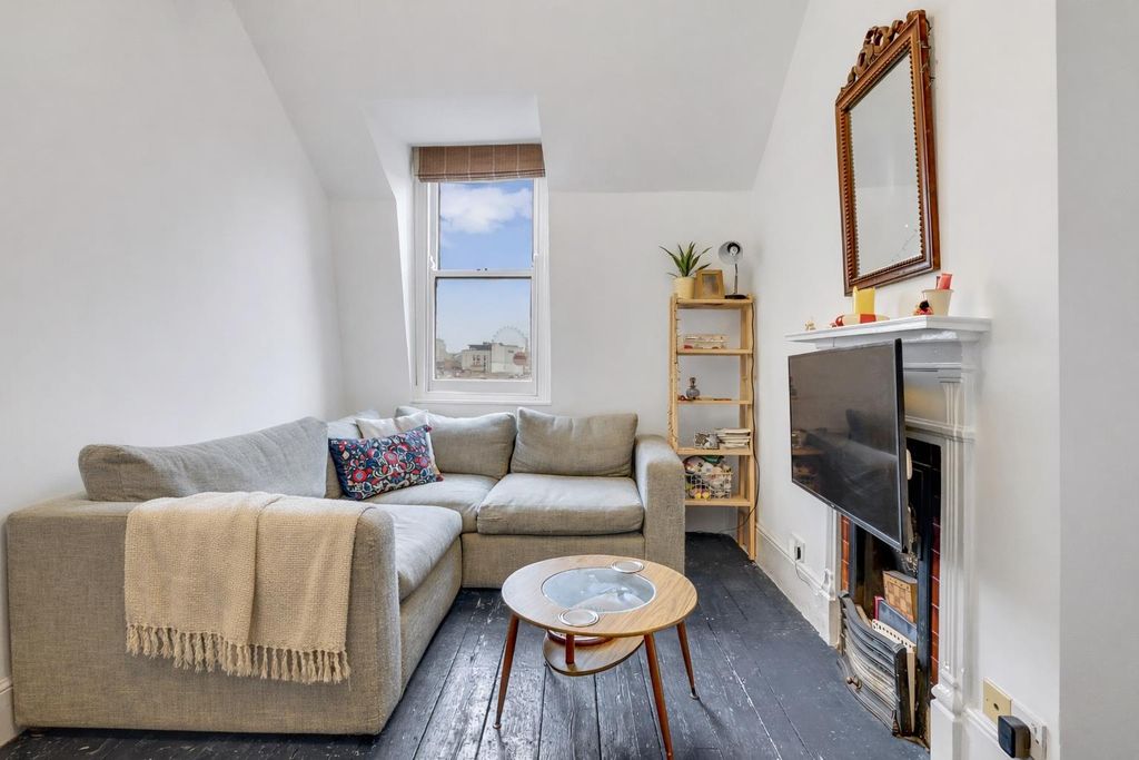 Property photo 2 of 19 Living Room 1.Png