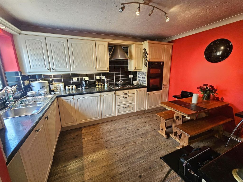 Property photo 2 of 22 Kitchen Breakfast.Jpg