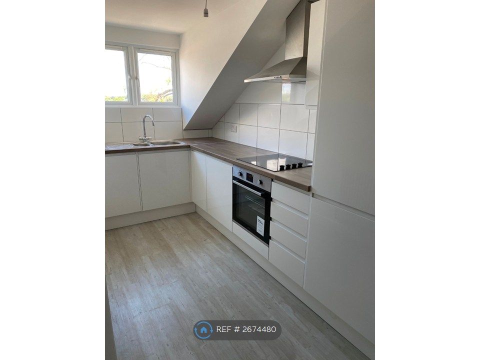 Property photo 2 of 6 Kitchen