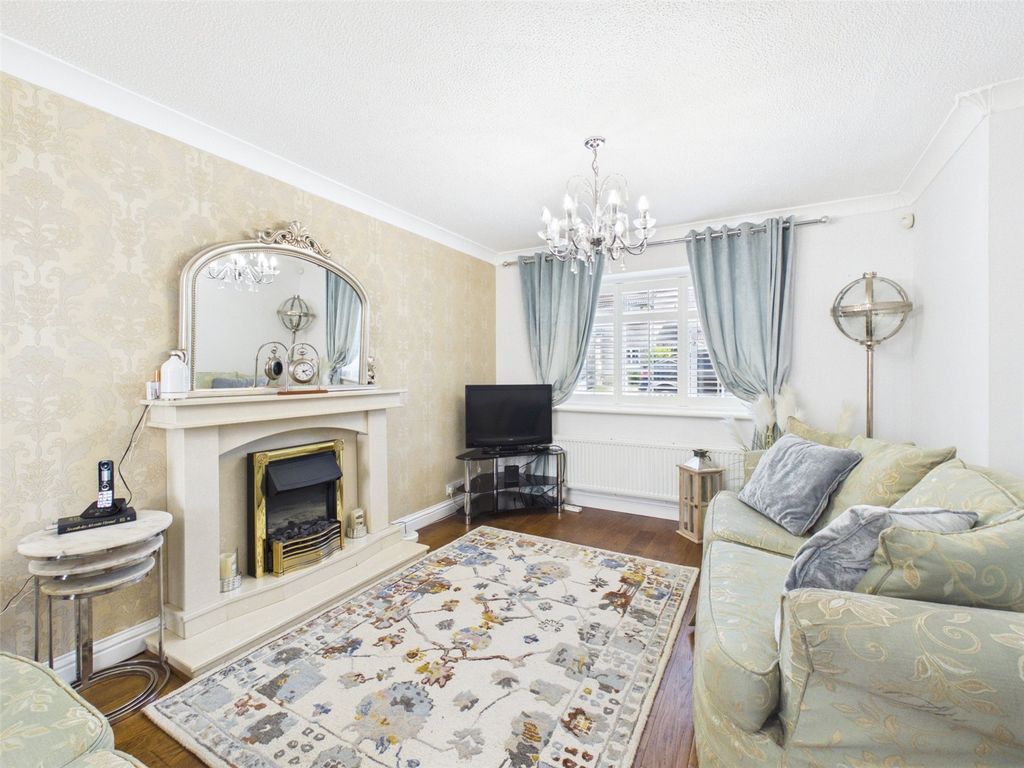 Property photo 2 of 15 Picture No. 12