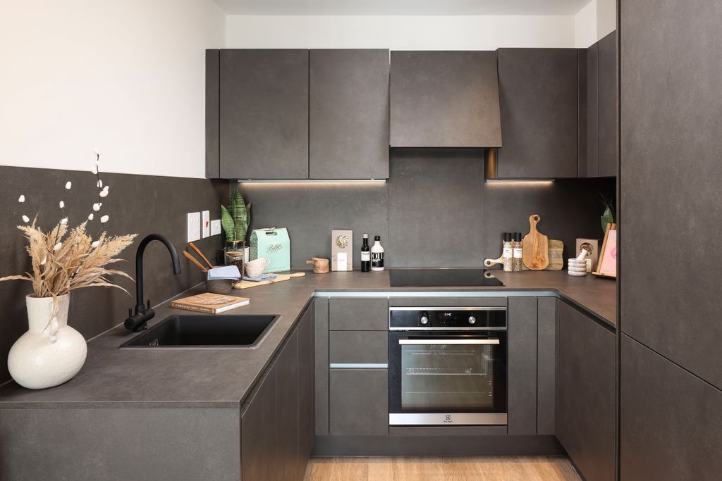 Property photo 1 of 6 Kitchen