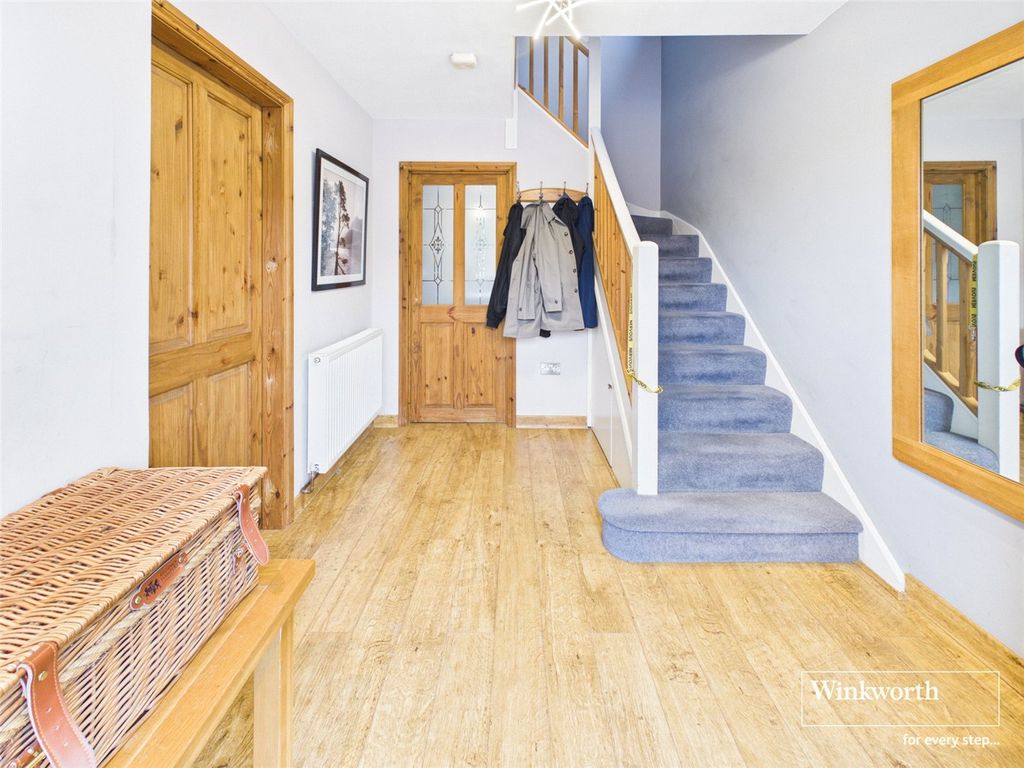 Property photo 2 of 16 Picture No. 17