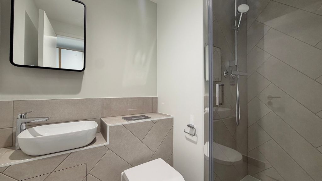 Property photo 3 of 27 Bathroom