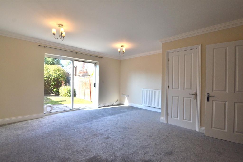 Property photo 2 of 11 Livingroom.Jpg