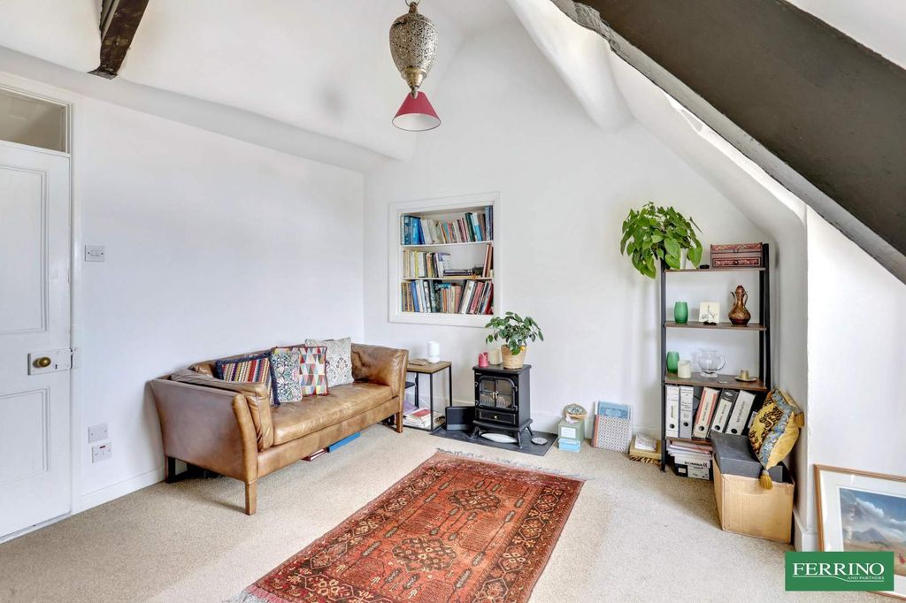 Property photo 3 of 21 Sitting Room