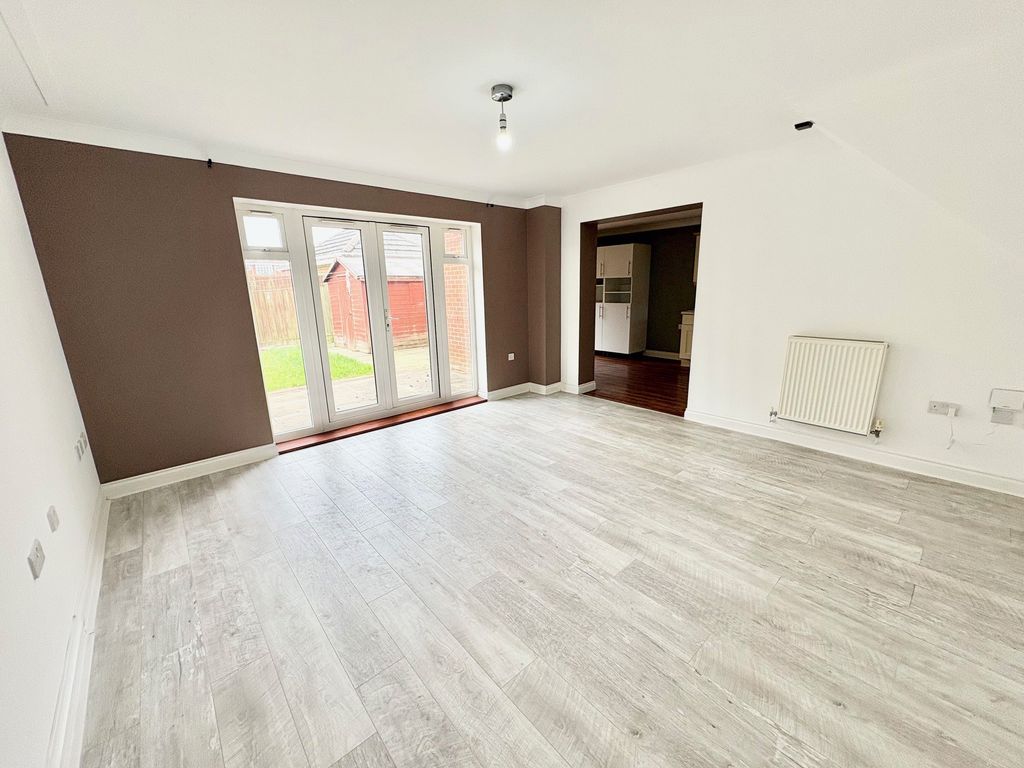 Property photo 2 of 17 Image