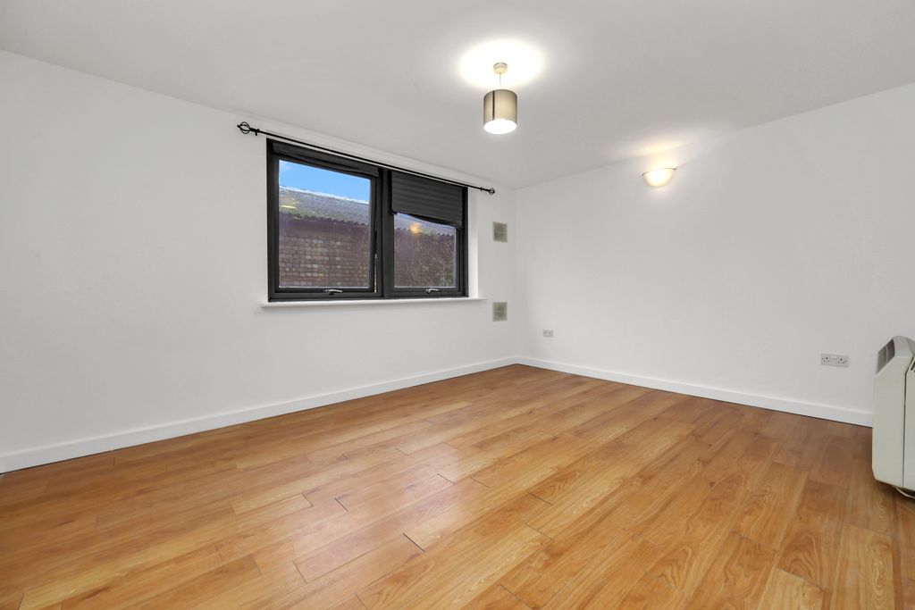 Property photo 3 of 9 Picture No. 01