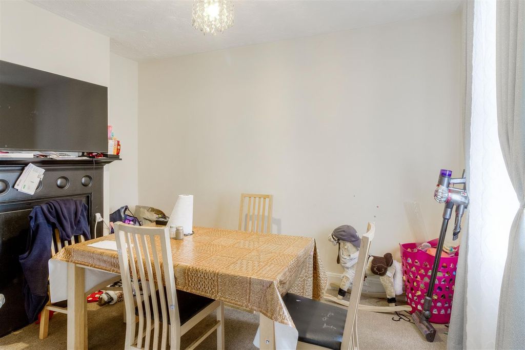 Property photo 3 of 11 Dining Room