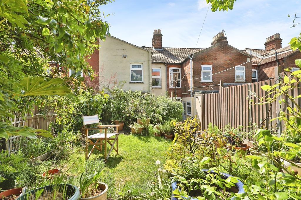 Property photo 2 of 18