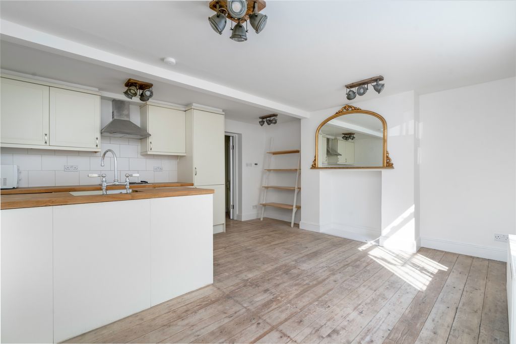 Property photo 1 of 9 Picture No. 16