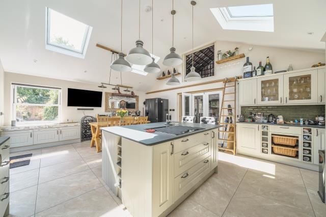 Property photo 2 of 21 Kitchen