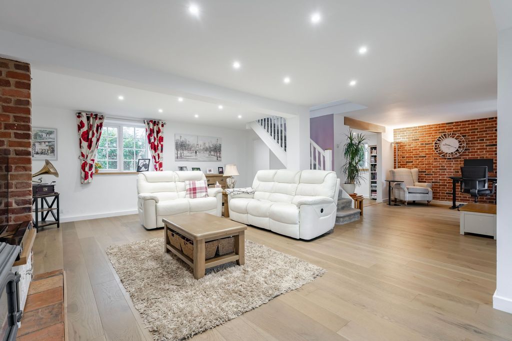 Property photo 2 of 26