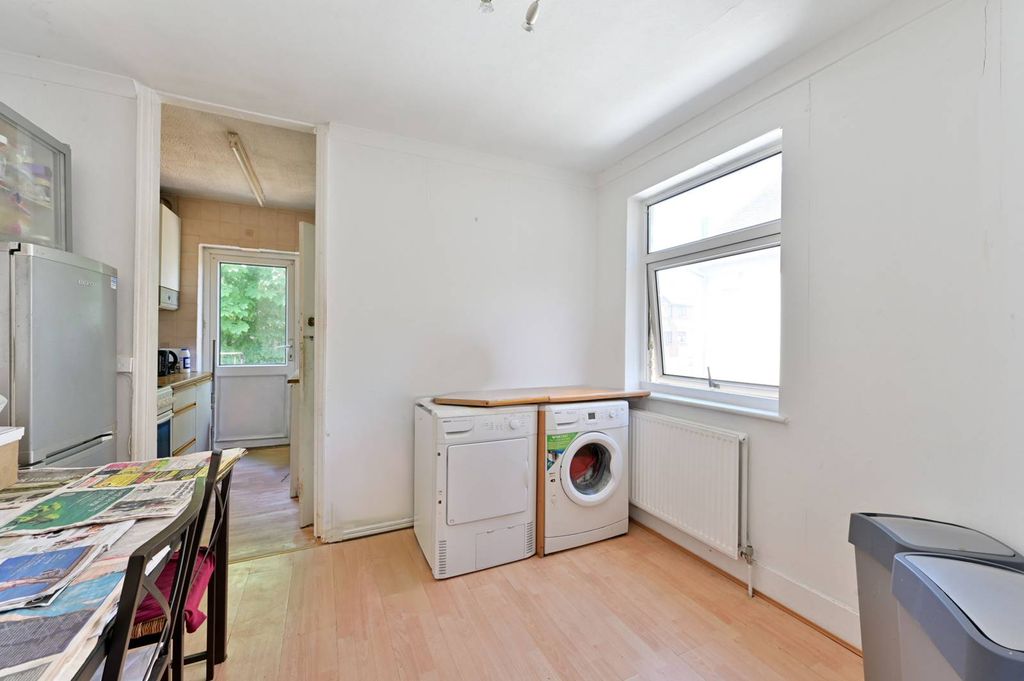 Property photo 2 of 8