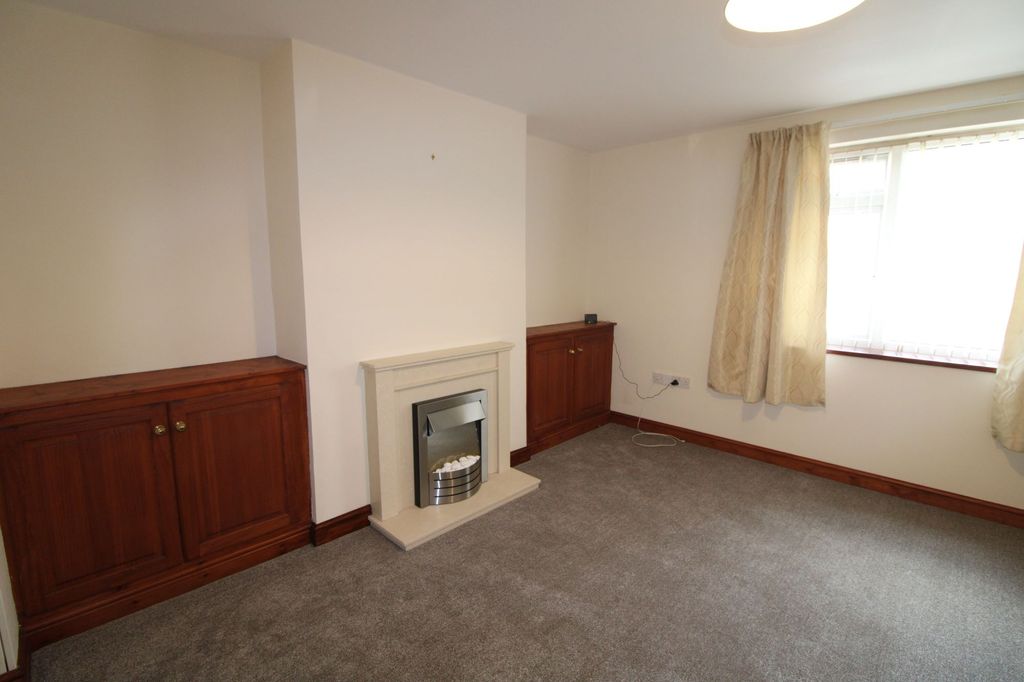 Property photo 3 of 17 Lounge